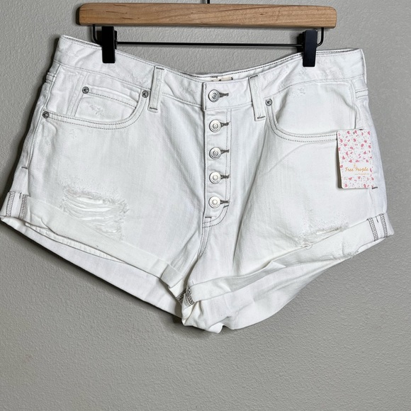 Free People Romeo Rolled Cut Off Button Fly Short in White Style OB1071936 - Picture 15 of 16